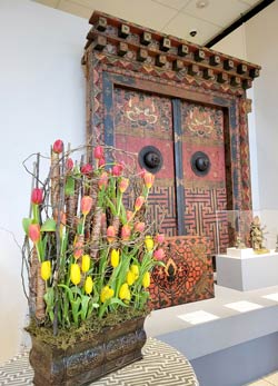 Shrine doors 12-north