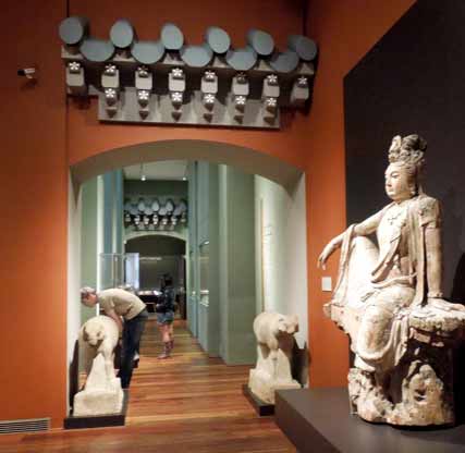 Buddha leading into Korea hall